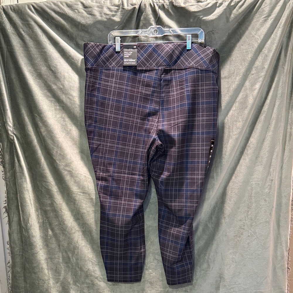 Torrid Women's Plaid Capris in Blue and Black